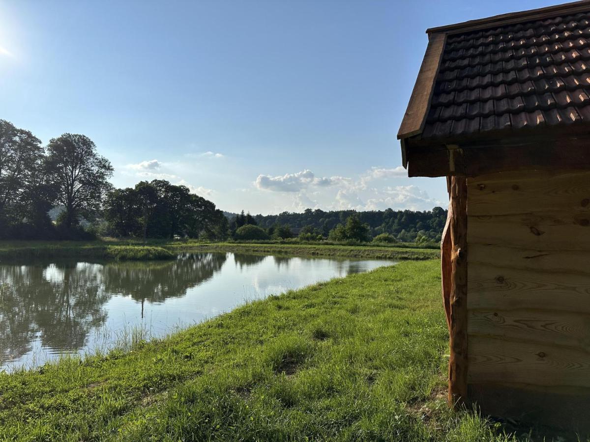 Domki Wedkarskie Nad Stawami Pirania Villa Zagorz ภายนอก รูปภาพ