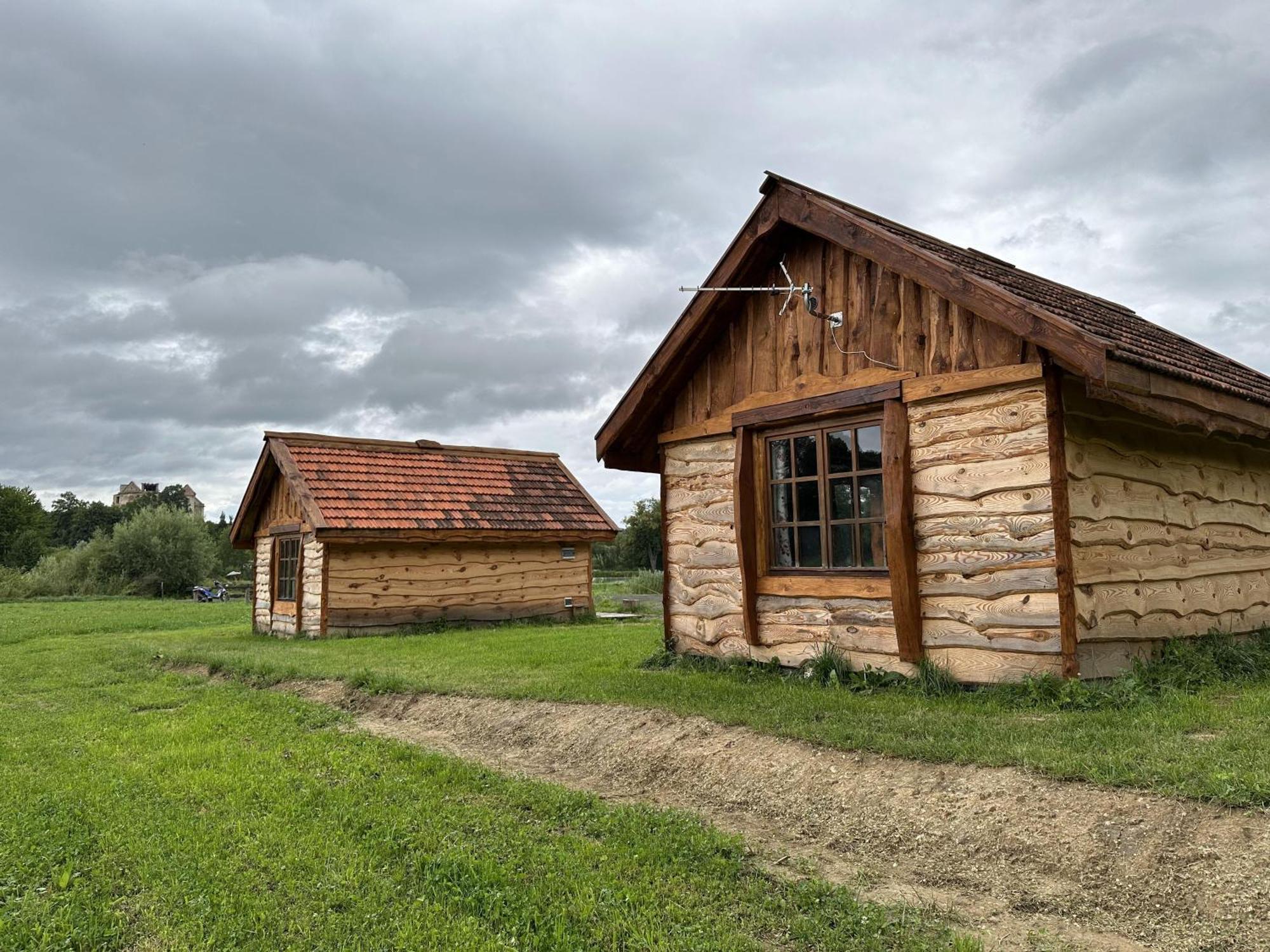 Domki Wedkarskie Nad Stawami Pirania Villa Zagorz ภายนอก รูปภาพ