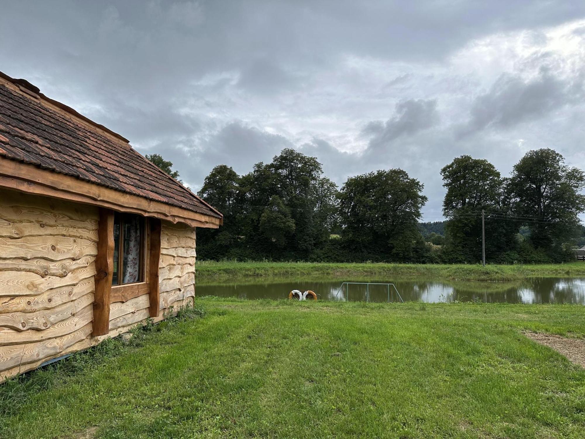 Domki Wedkarskie Nad Stawami Pirania Villa Zagorz ภายนอก รูปภาพ