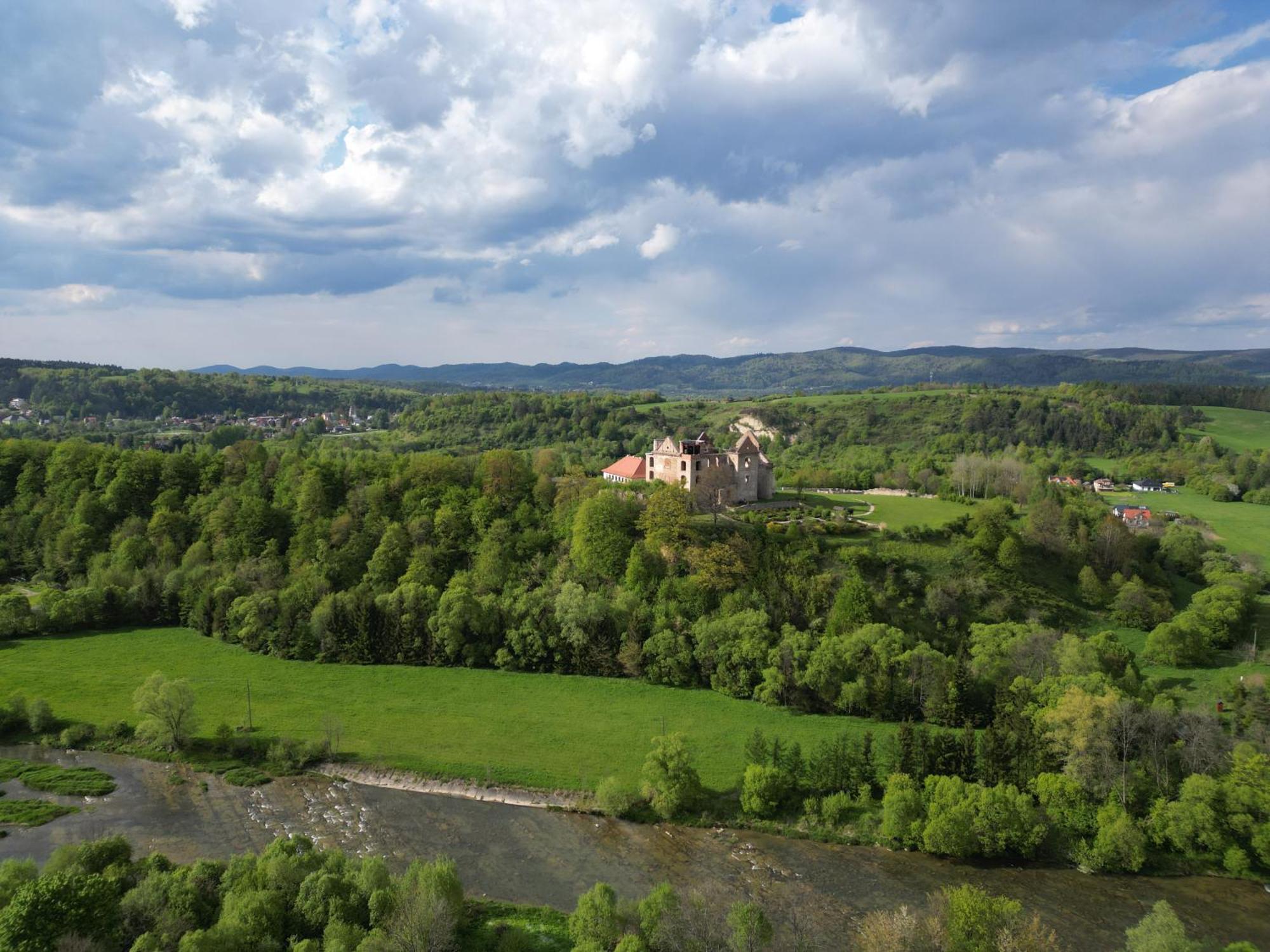 Domki Wedkarskie Nad Stawami Pirania Villa Zagorz ภายนอก รูปภาพ