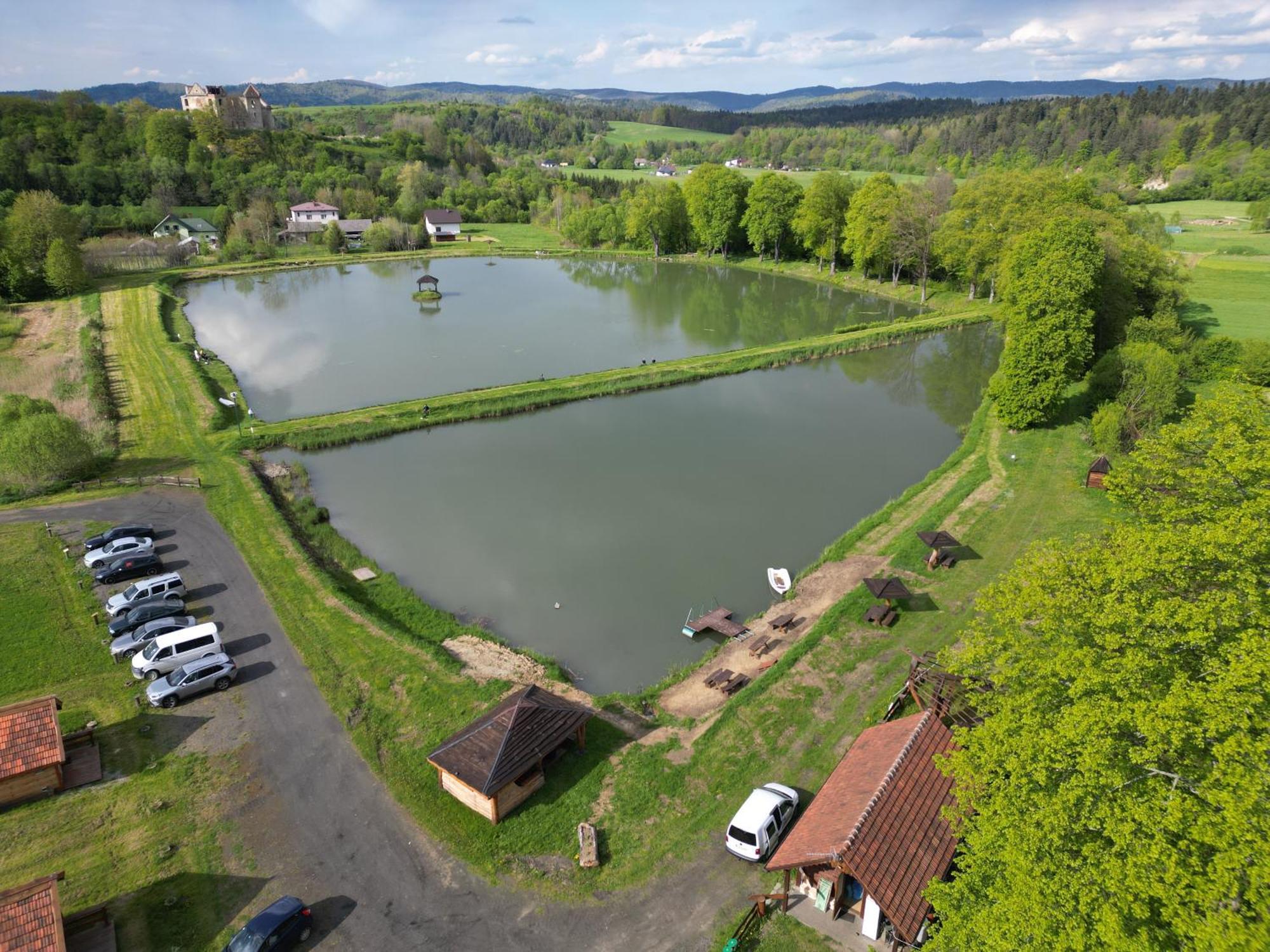 Domki Wedkarskie Nad Stawami Pirania Villa Zagorz ภายนอก รูปภาพ